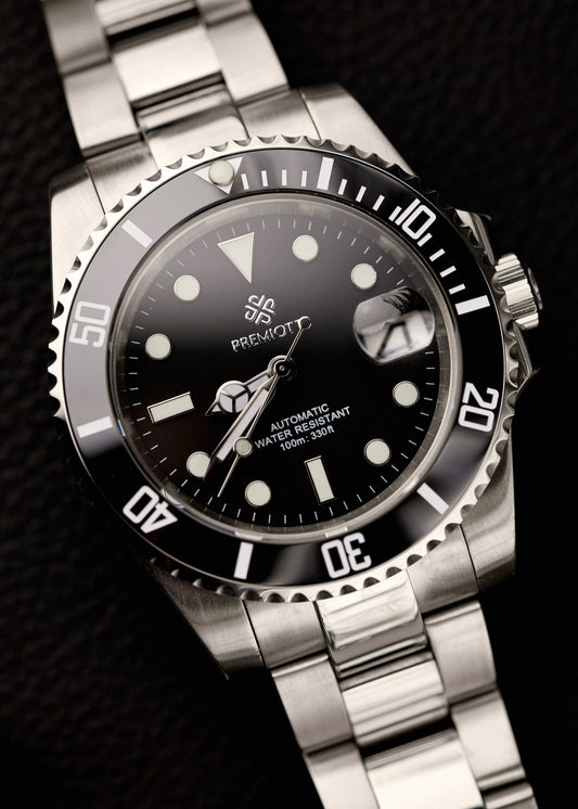 The Mariner, ceas automatic personalizat cu cadran negru, bezel ceramic și brățară Oyster din oțel