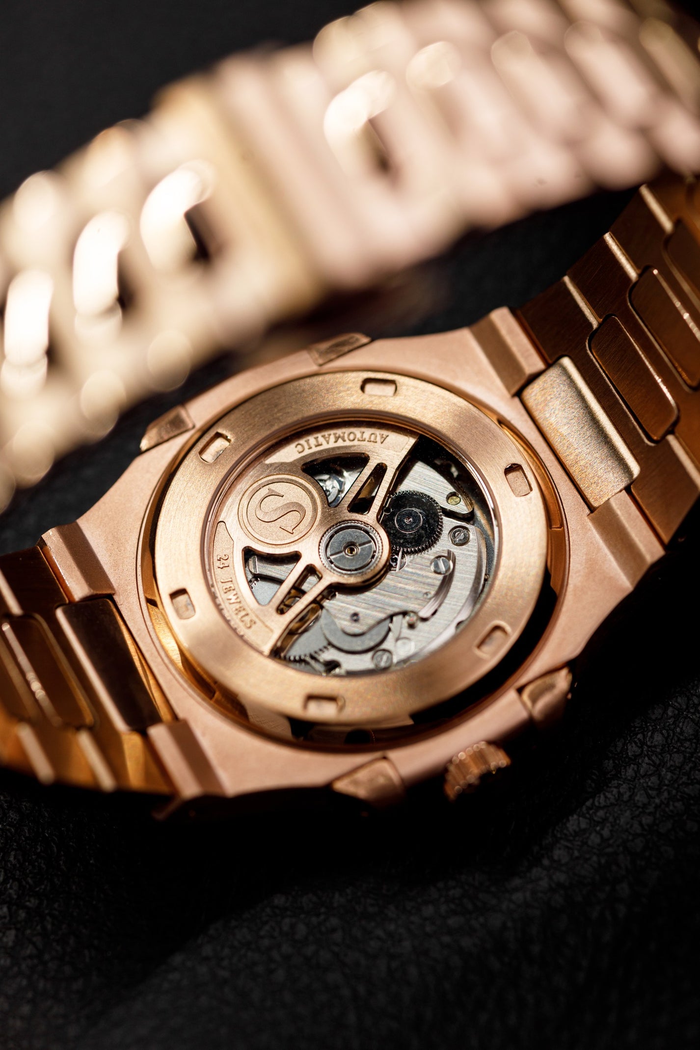 The Heritage - capacul din spate cu mecanism automatic și rotor auriu, carcasă din oțel